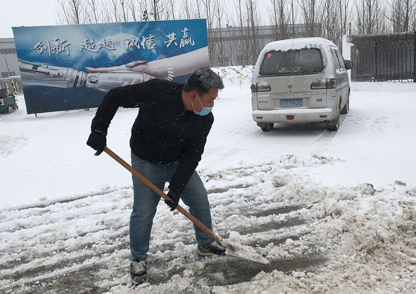 门徒娱乐：冬日扫雪、天寒暖人心